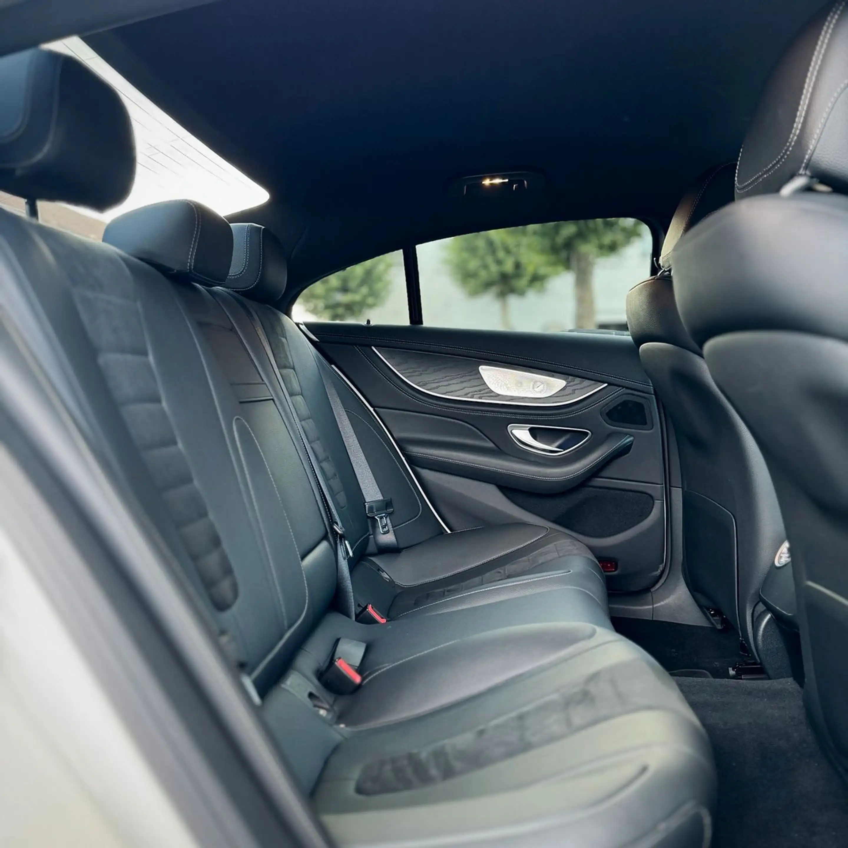 Mercedes-Benz CLS 220 D/AMG-LINE/EMMORY/BURMESTER/360 — photo 11