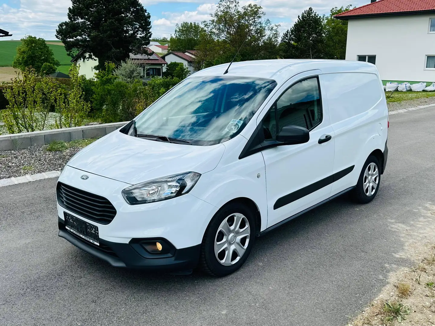 Ford Transit Courier Courier 1,5TCDI Trend Euro 6 / Servicegepflegt bei Ford / 8-fach bereift Weiß - 1