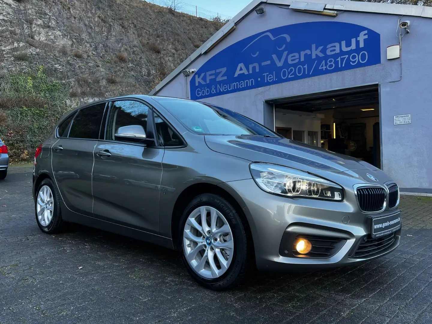 BMW 225 225 xe Active Tourer Advantage Aut. LED Navi Silber - 1