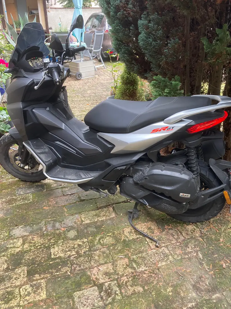 Aprilia SR GT 125 Ezüst - 1