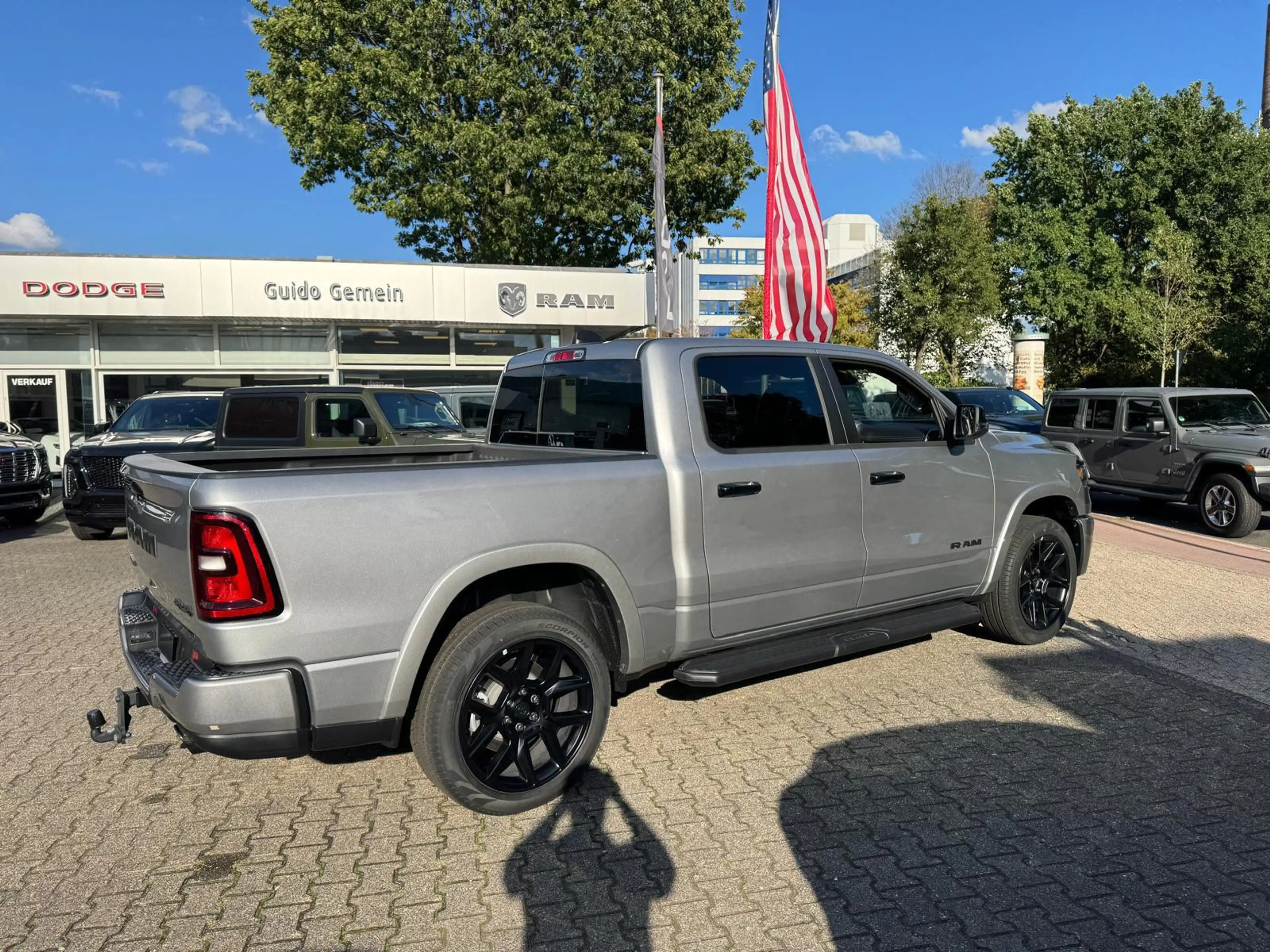 Dodge RAM 1500 Laramie Night AHK , Beifahrerdisplay — photo 6
