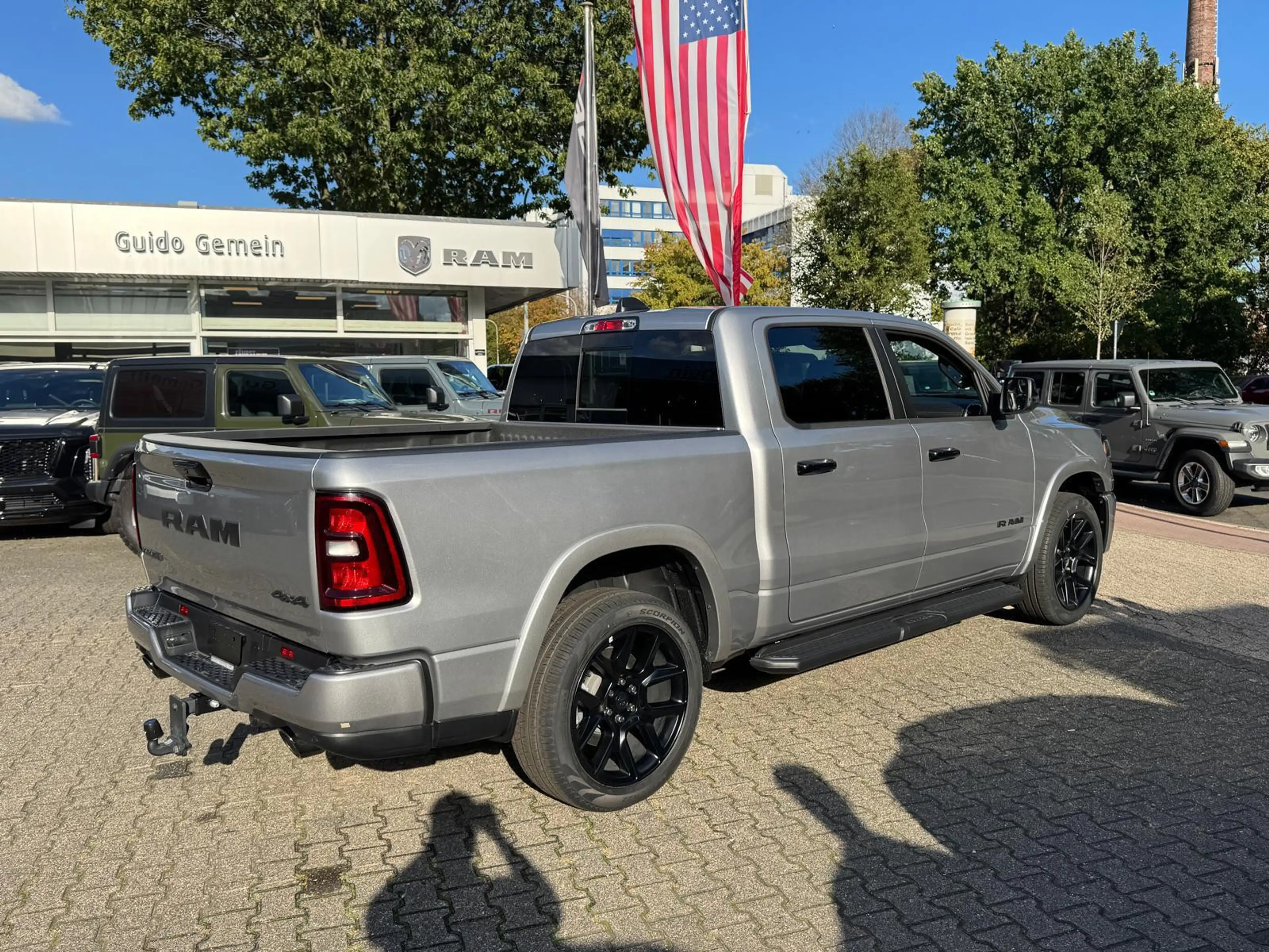 Dodge RAM 1500 Laramie Night AHK , Beifahrerdisplay — photo 7