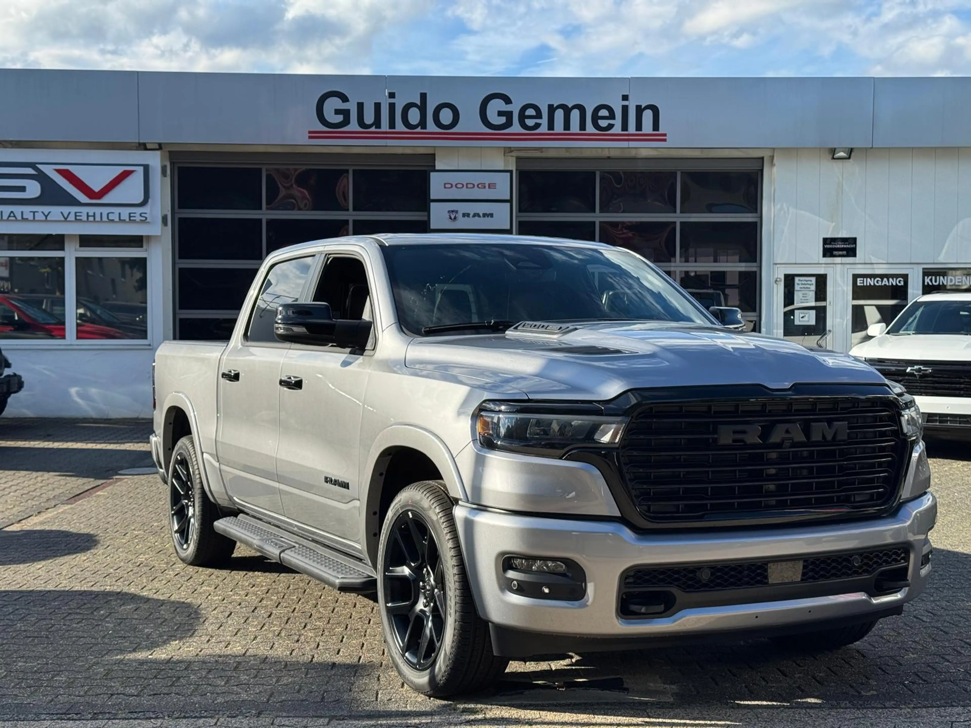 Dodge RAM 1500 Laramie Night AHK , Beifahrerdisplay — photo 3