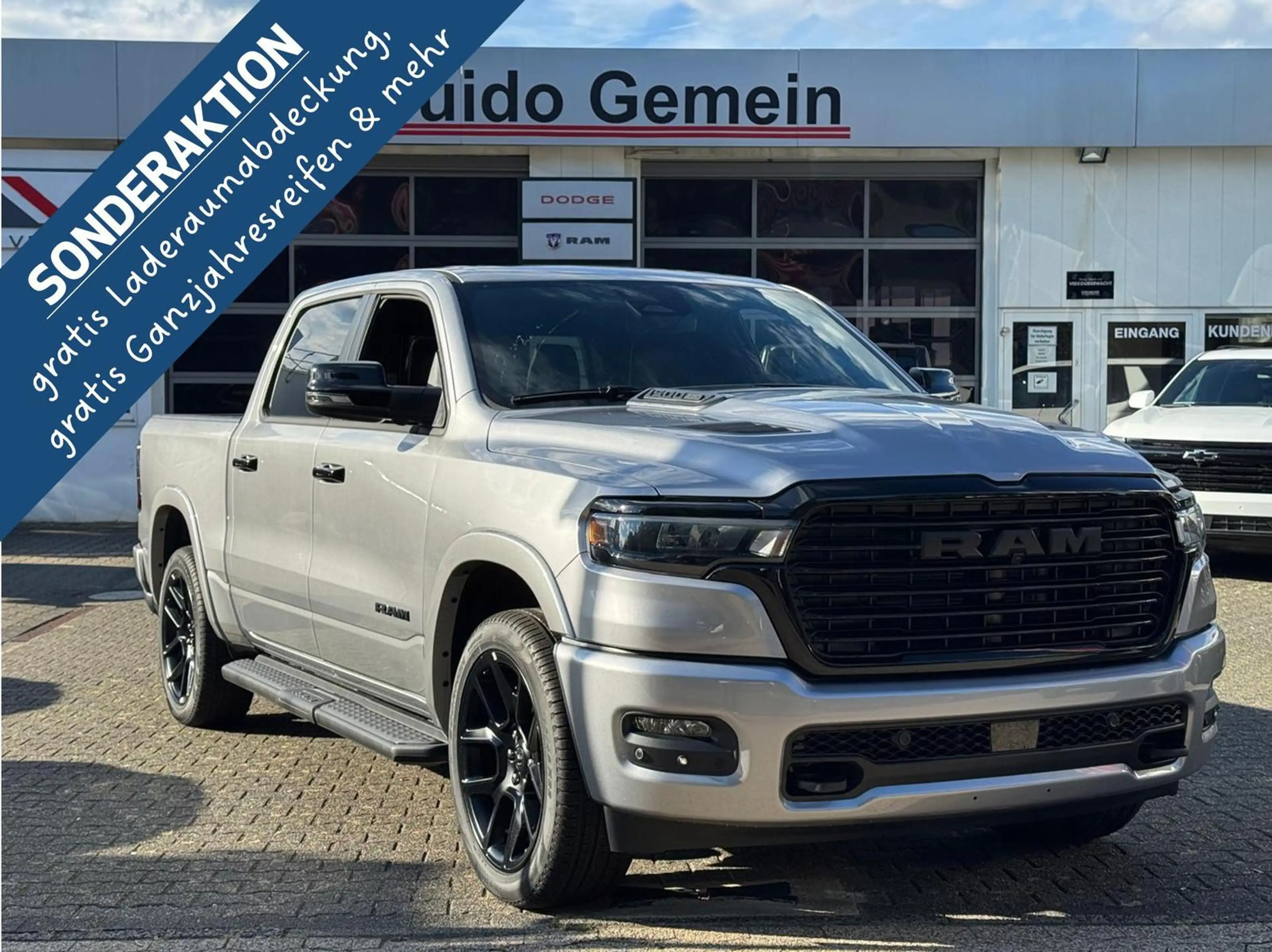 Dodge RAM 1500 Laramie Night AHK , Beifahrerdisplay