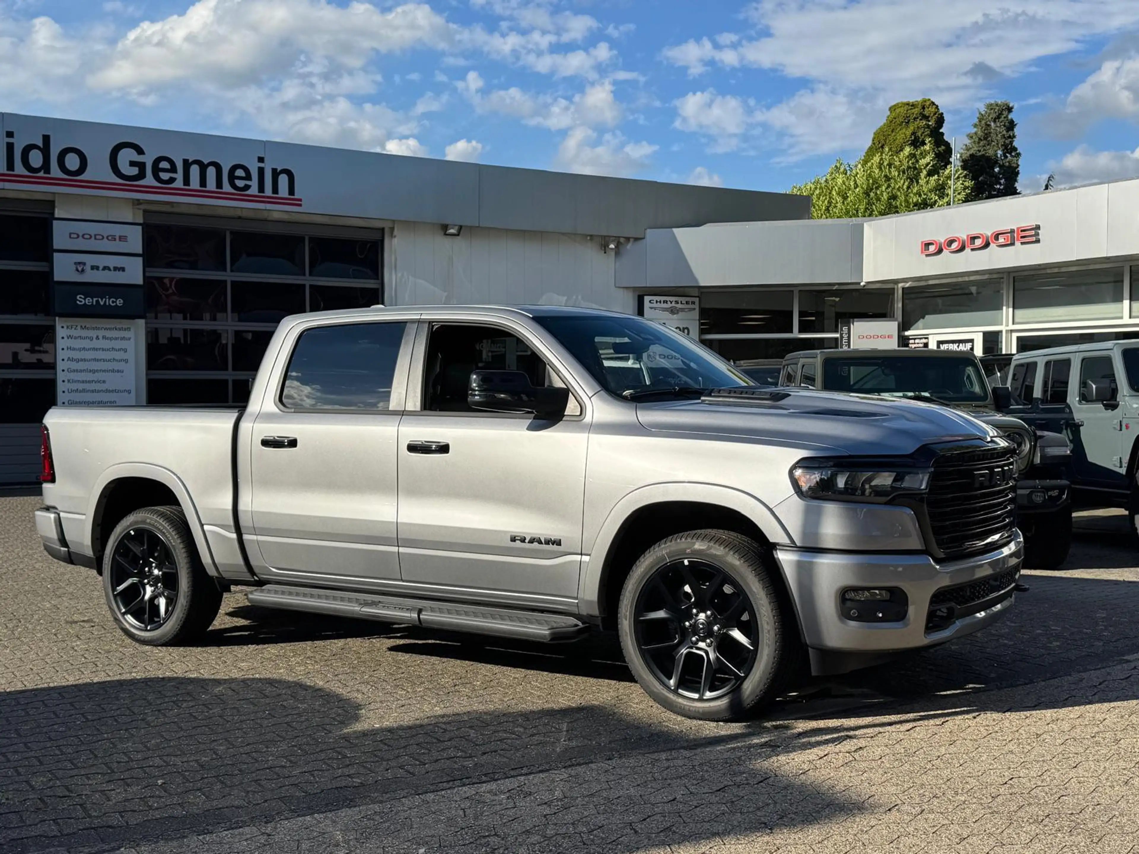 Dodge RAM 1500 Laramie Night AHK , Beifahrerdisplay — photo 4