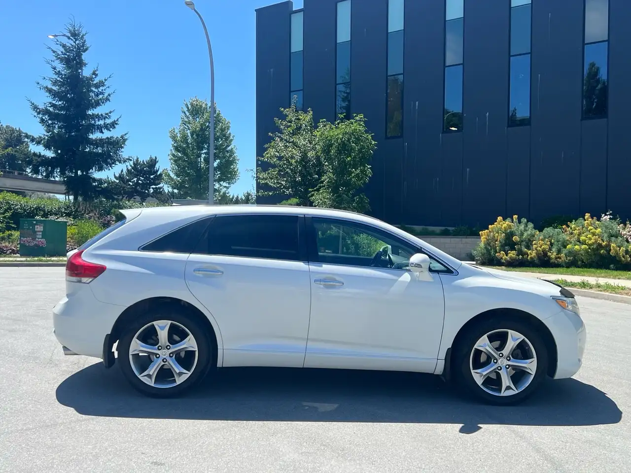 Toyota Venza photo Toyota Venza