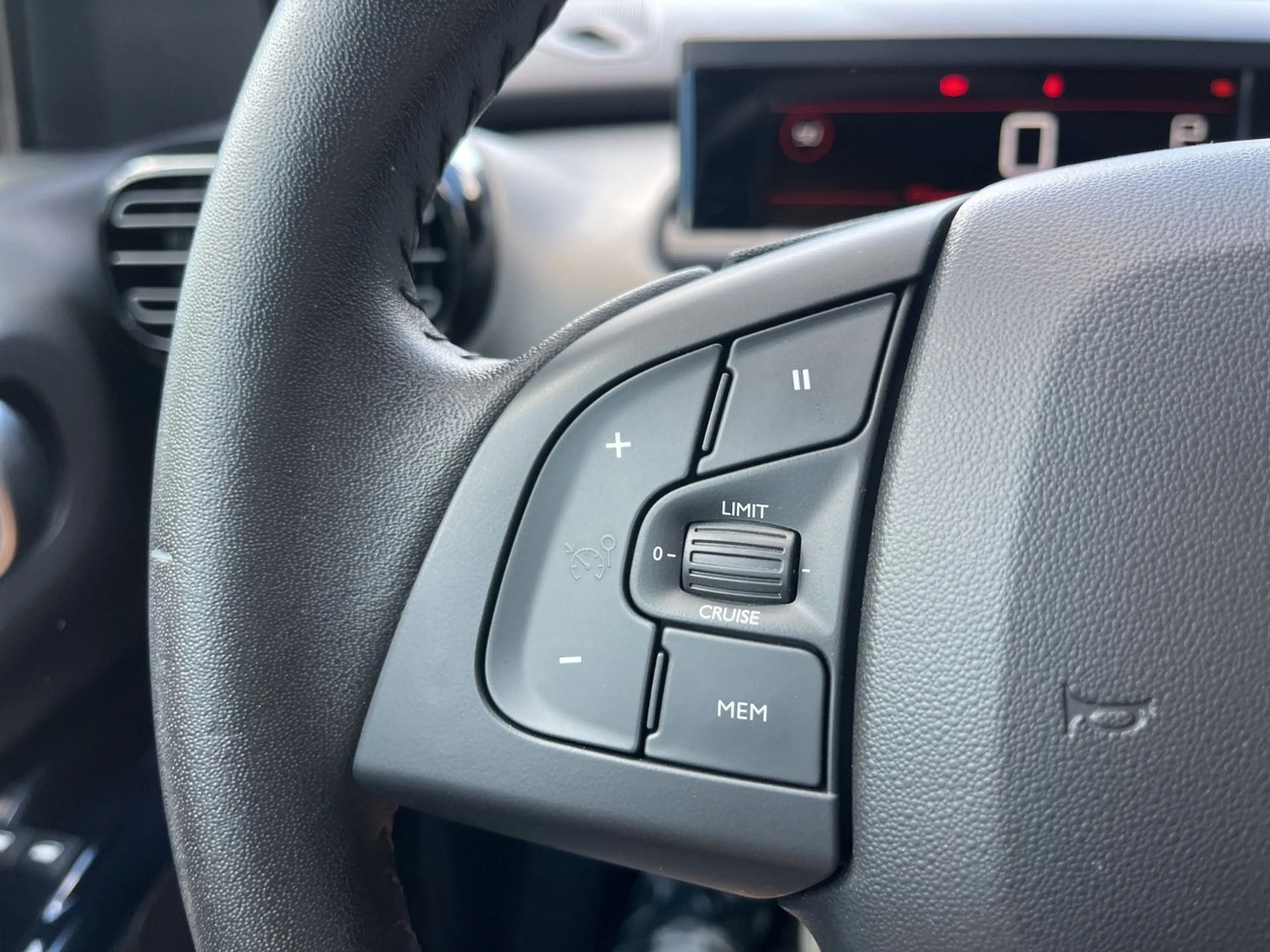Citroen C4 Cactus Shine KAMERA/APP/NAVI/KLIMAA/DAB+ — photo 14
