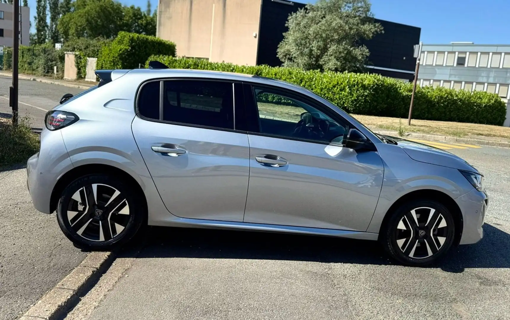 Peugeot 208 ALLURE PACK 1.2 PT 100CV BVM6 13325 HT Grigio - 2