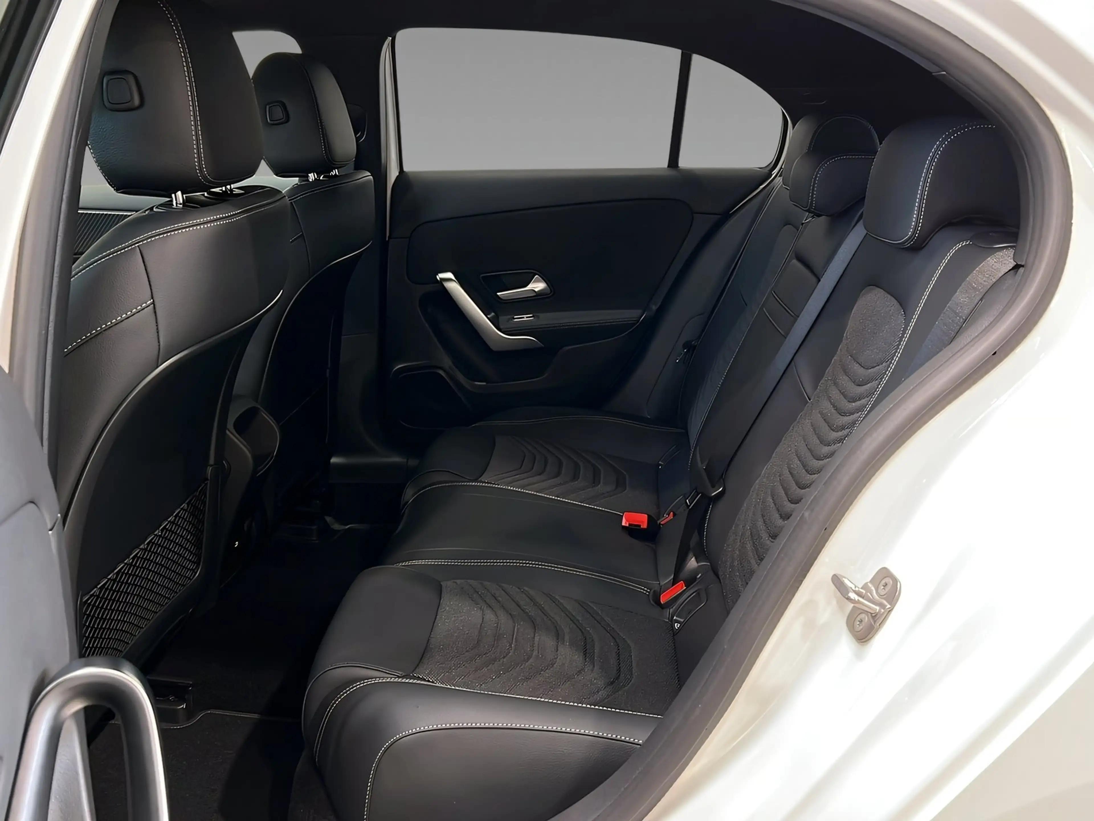 Mercedes-Benz A 200 PROGRESSIV+MULTI+NIGHT+Pano+StHz+DISTRONIC — photo 9