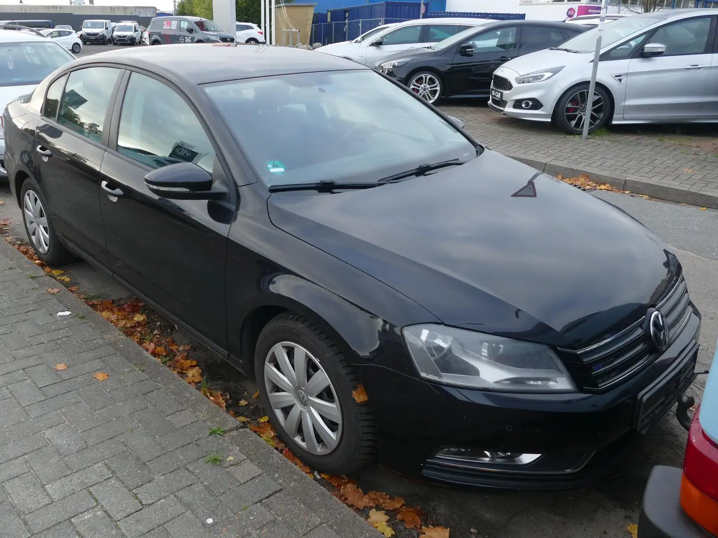 Volkswagen Passat 1.6 TDI BMT  Limousine Klimaautomatik Tempomat Ein Schwarz - 2