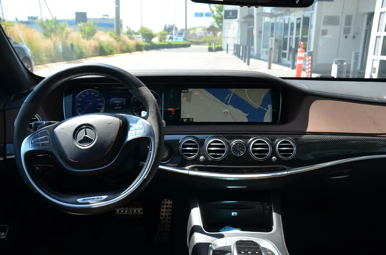 Mercedes-Benz S-Class снимка Mercedes-Benz S-Class