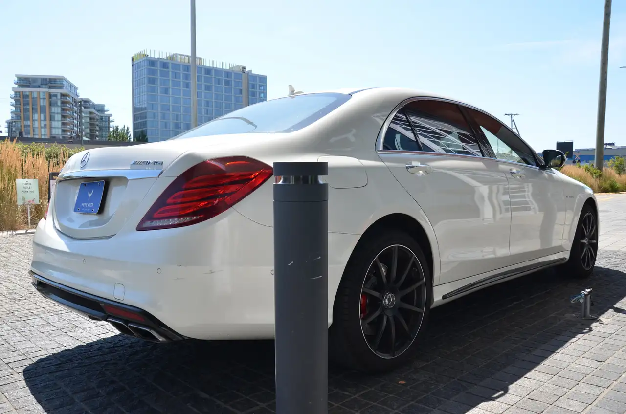 Mercedes-Benz S-Class снимка Mercedes-Benz S-Class