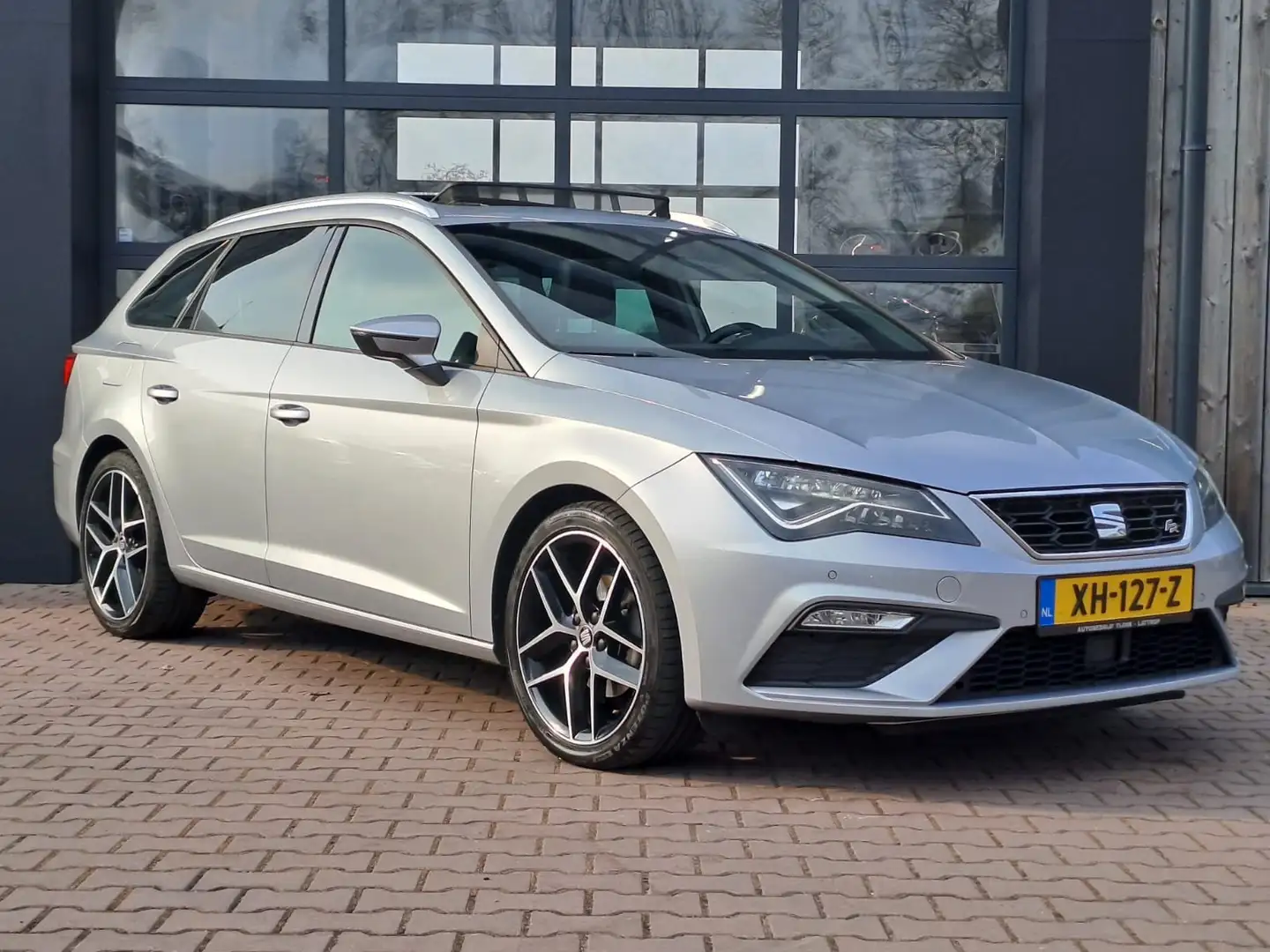 SEAT Leon ST 1.5 TSI 150PK FR Business Intense | Automaat | Grijs - 2