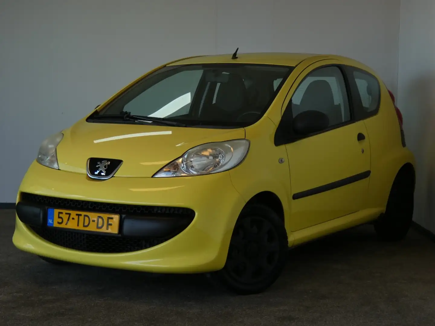 Peugeot 107 1.0-12V XR Nwe APK airco Giallo - 1