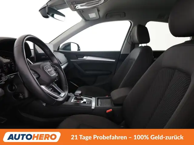 Audi Q5 view 10
