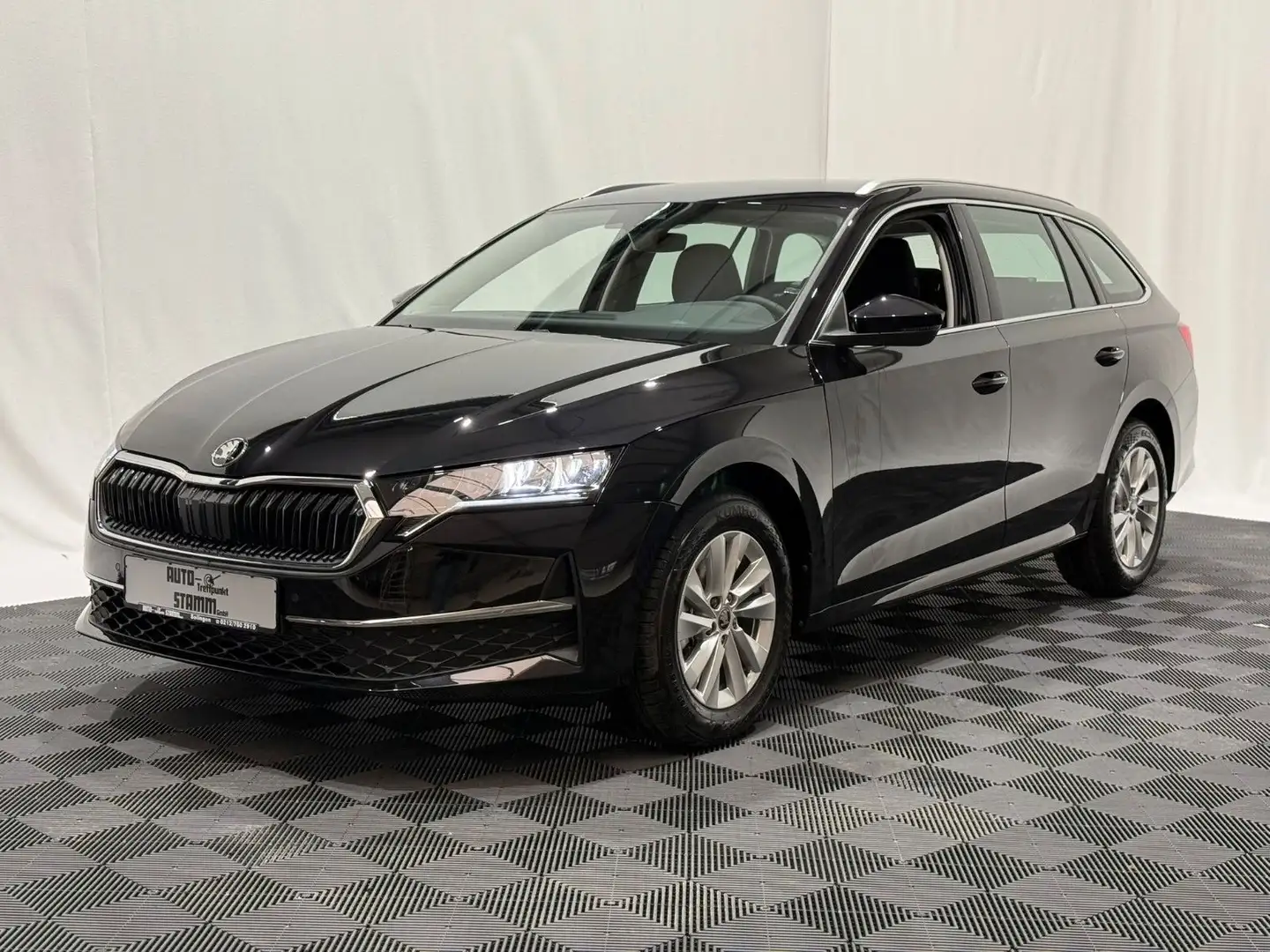 Skoda Octavia Combi 1.5 eTSI DSG Selection Navi LED Negru - 2