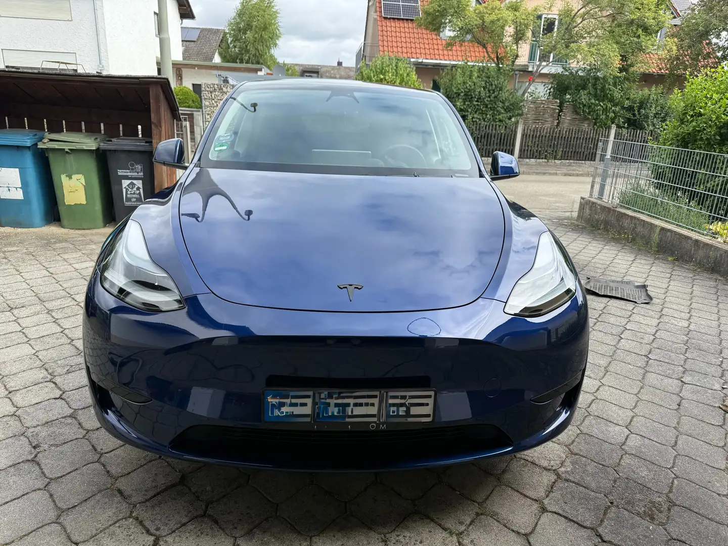 Tesla Model Y RWD Blau - 1