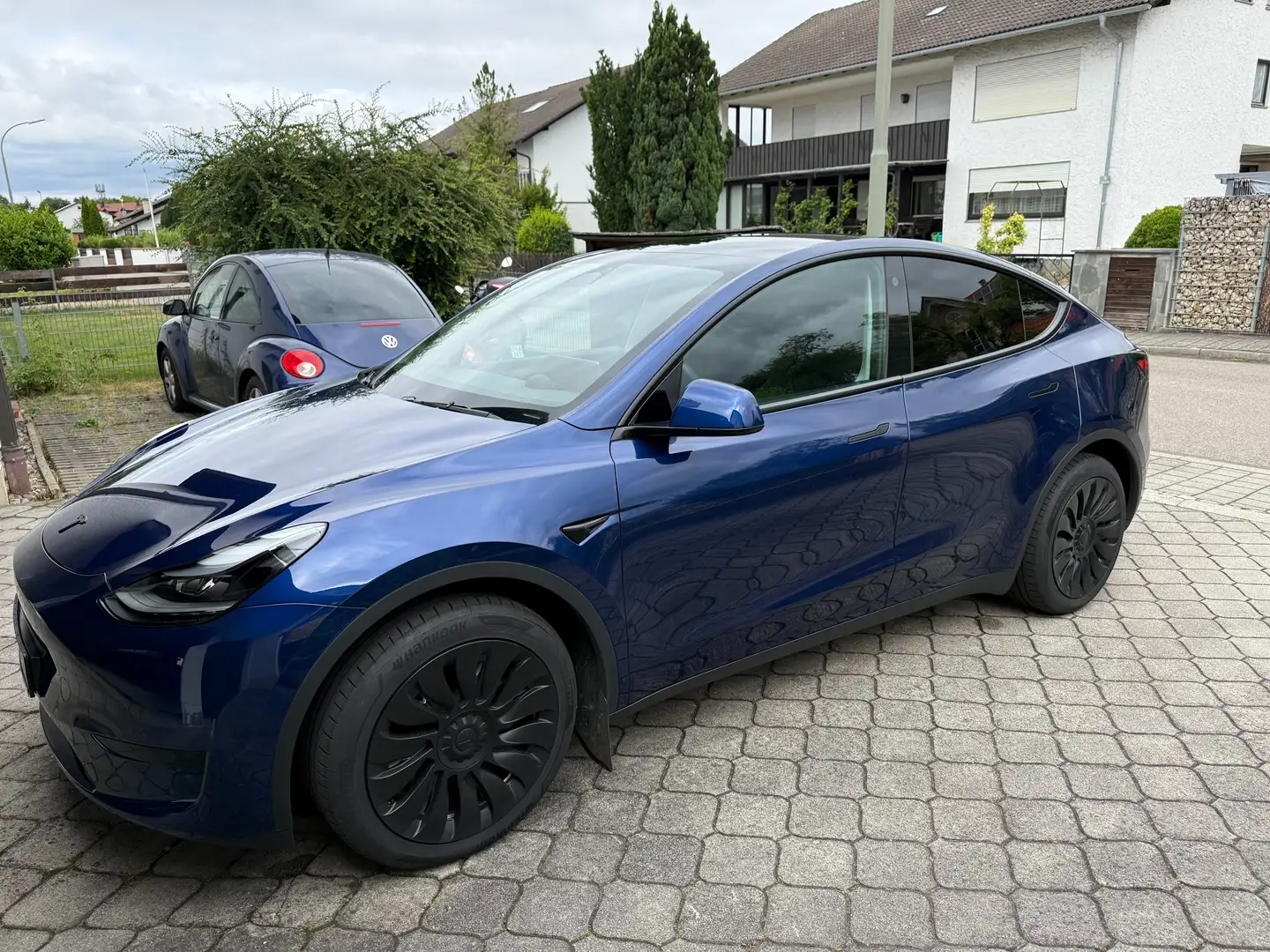 Tesla Model Y RWD Blau - 2