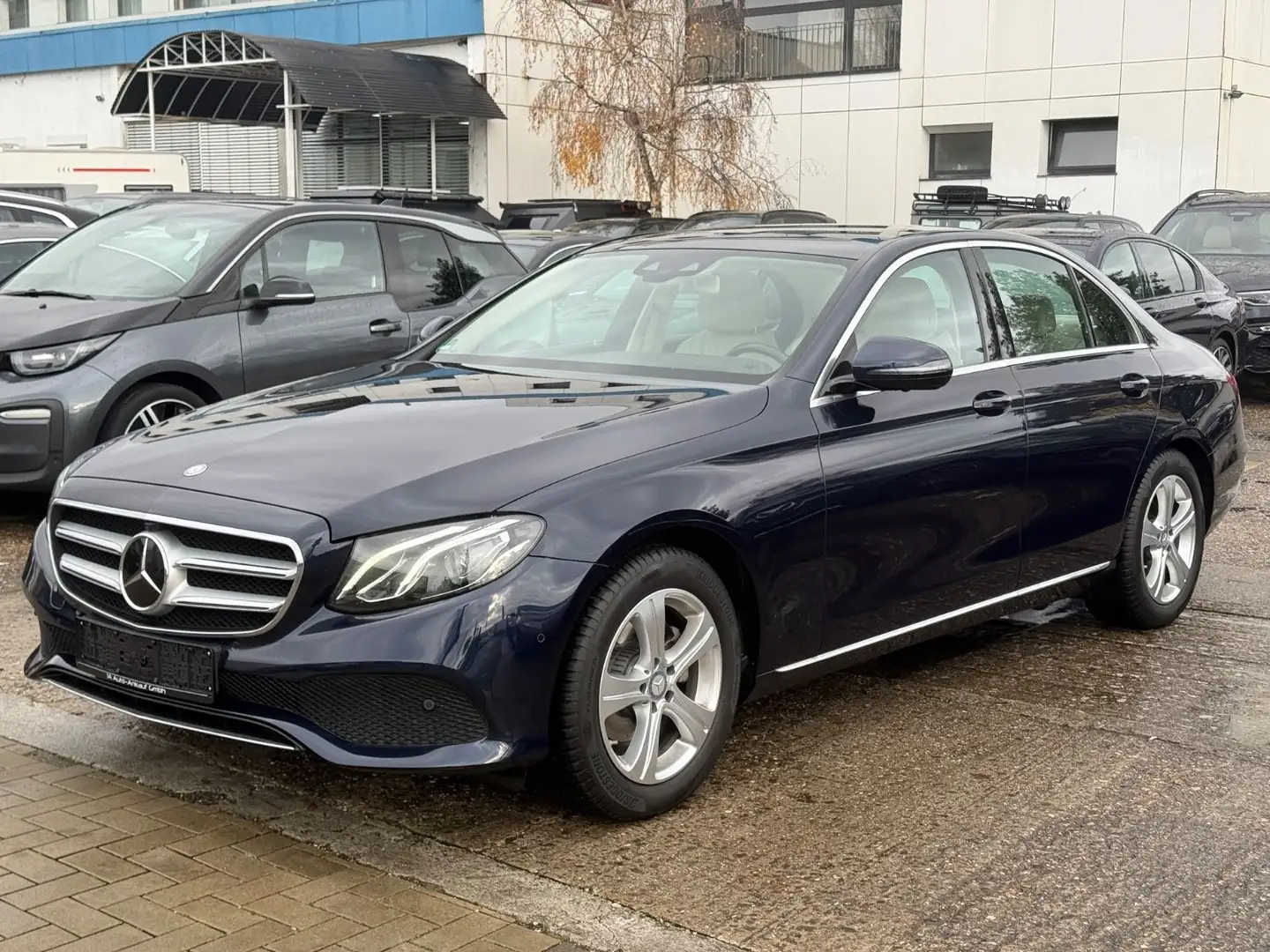 Mercedes-Benz E 200 /Panorama/ACC/Nappa/360°/LED/HUD/1-Hand Albastru - 2