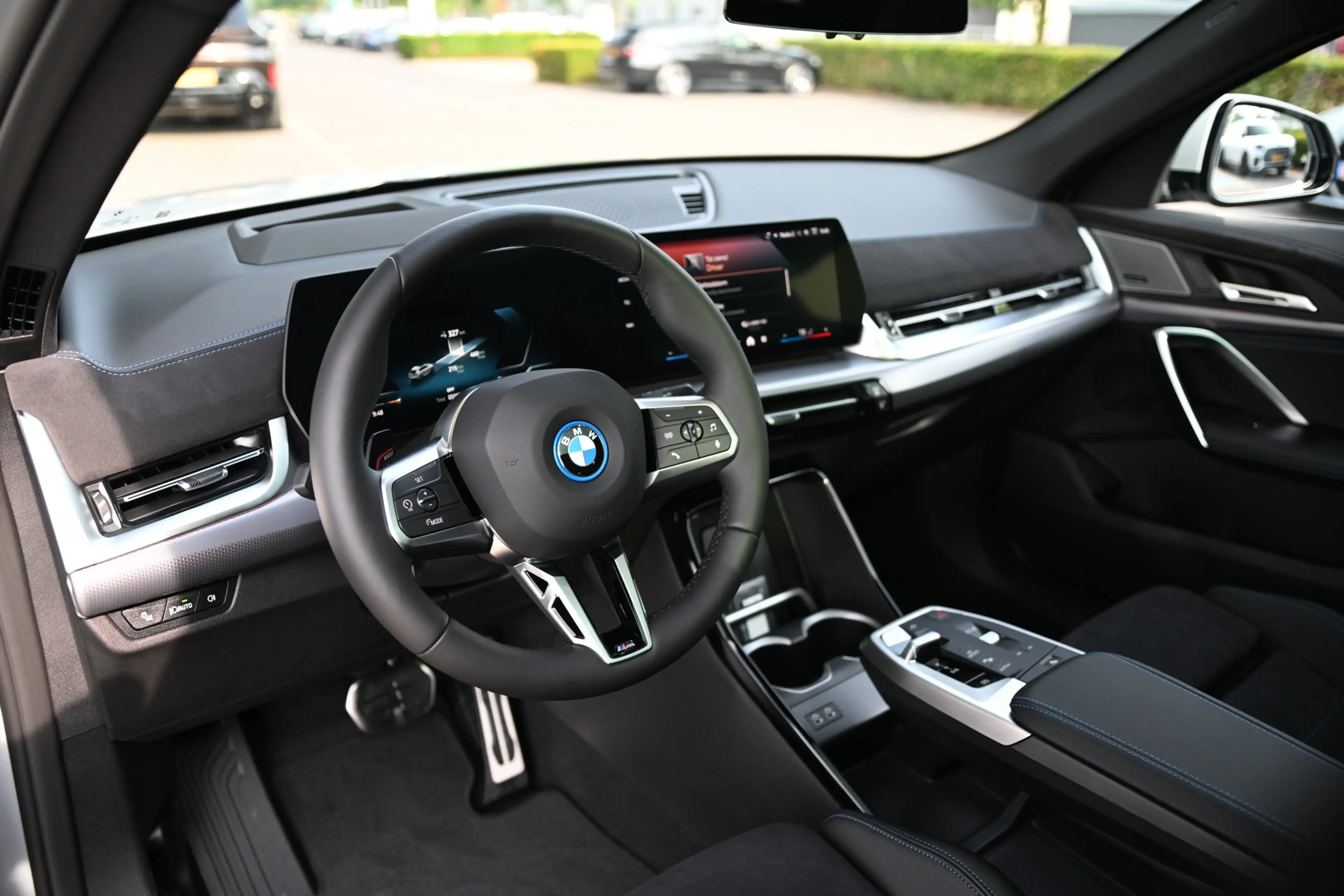 BMW iX2 eDrive20 M Sport / Panoramadak / Trekhaak / M Spor — photo 6