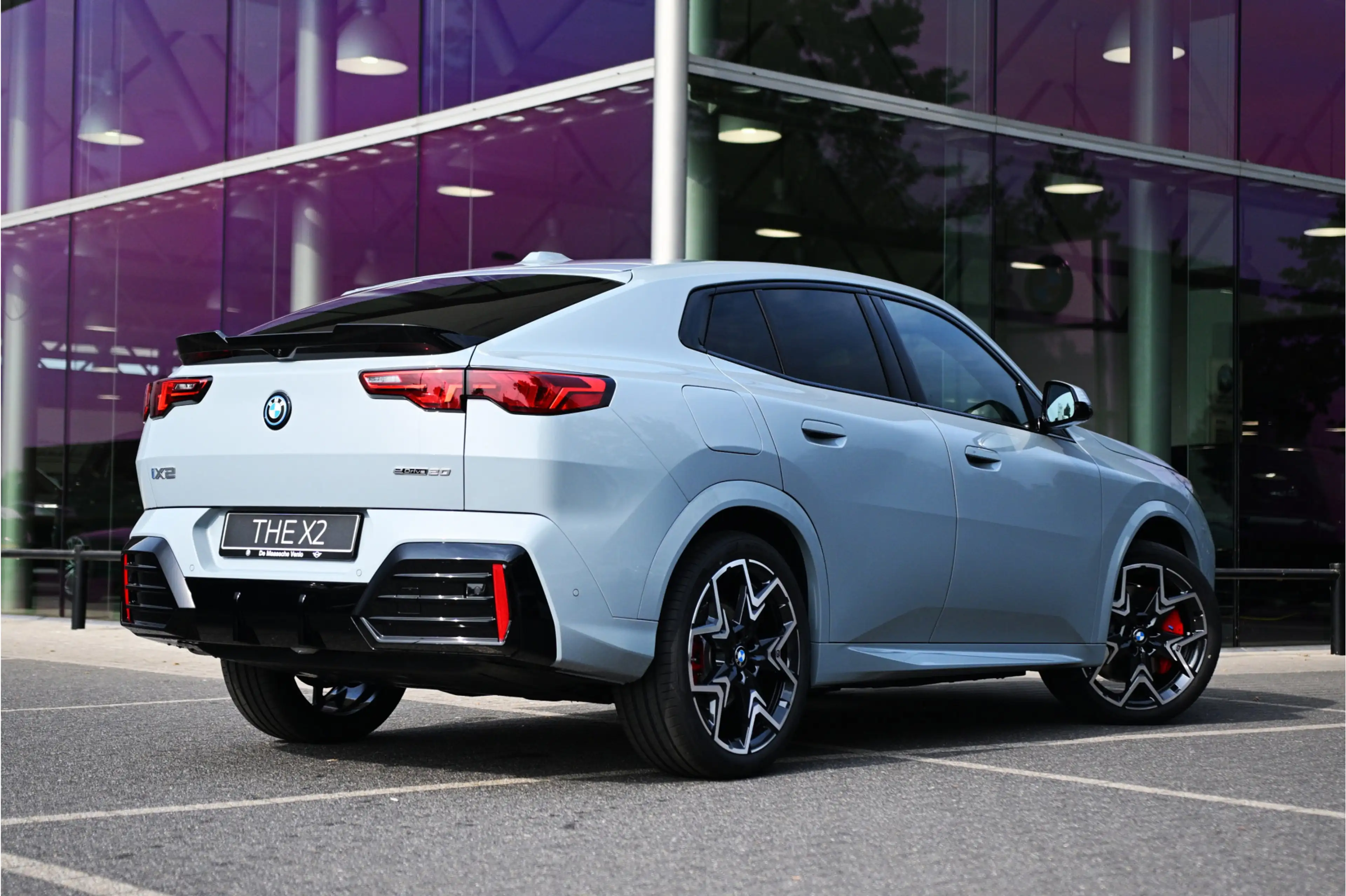 BMW iX2 eDrive20 M Sport / Panoramadak / Trekhaak / M Spor — photo 2