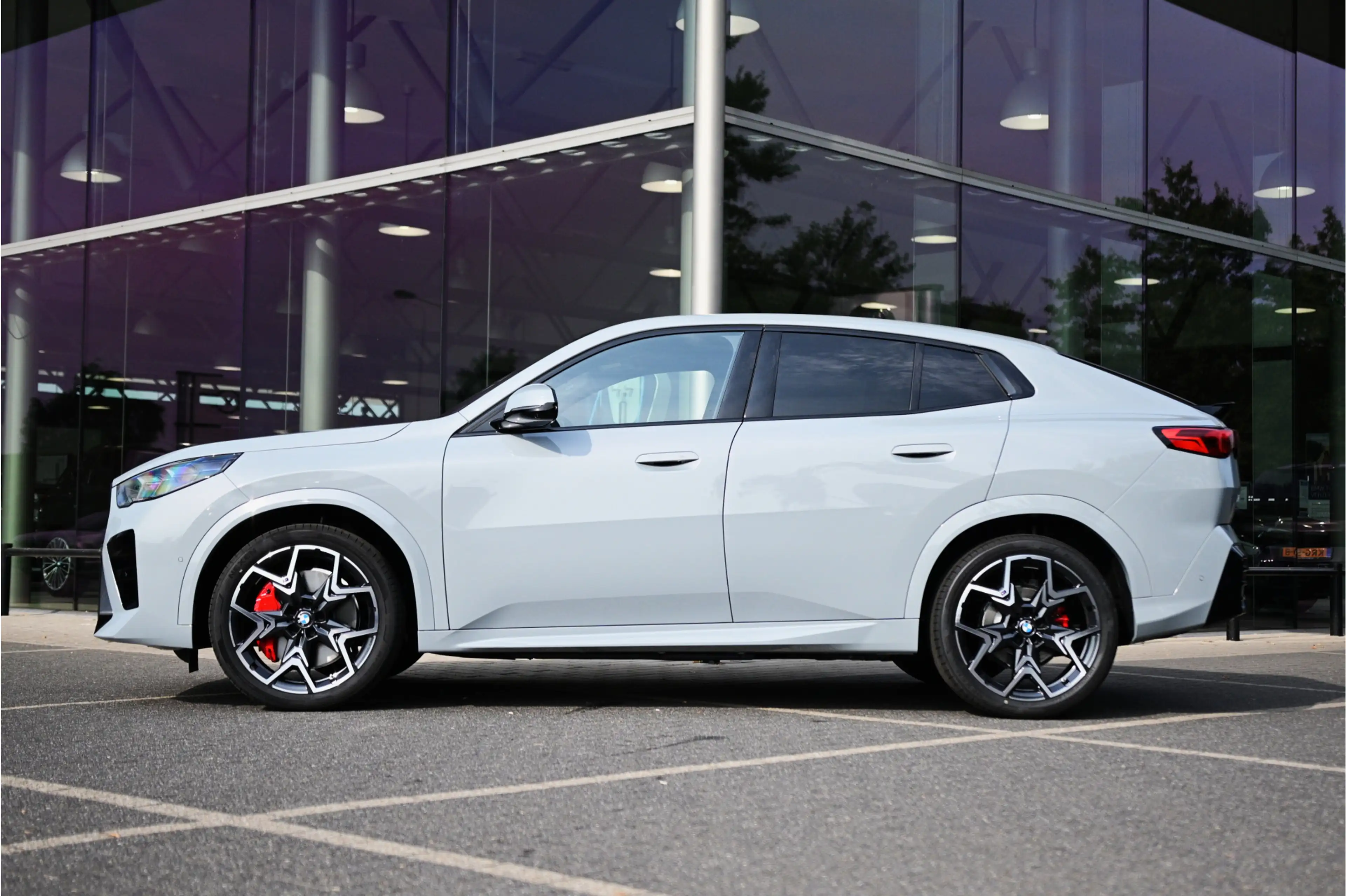 BMW iX2 eDrive20 M Sport / Panoramadak / Trekhaak / M Spor — photo 5