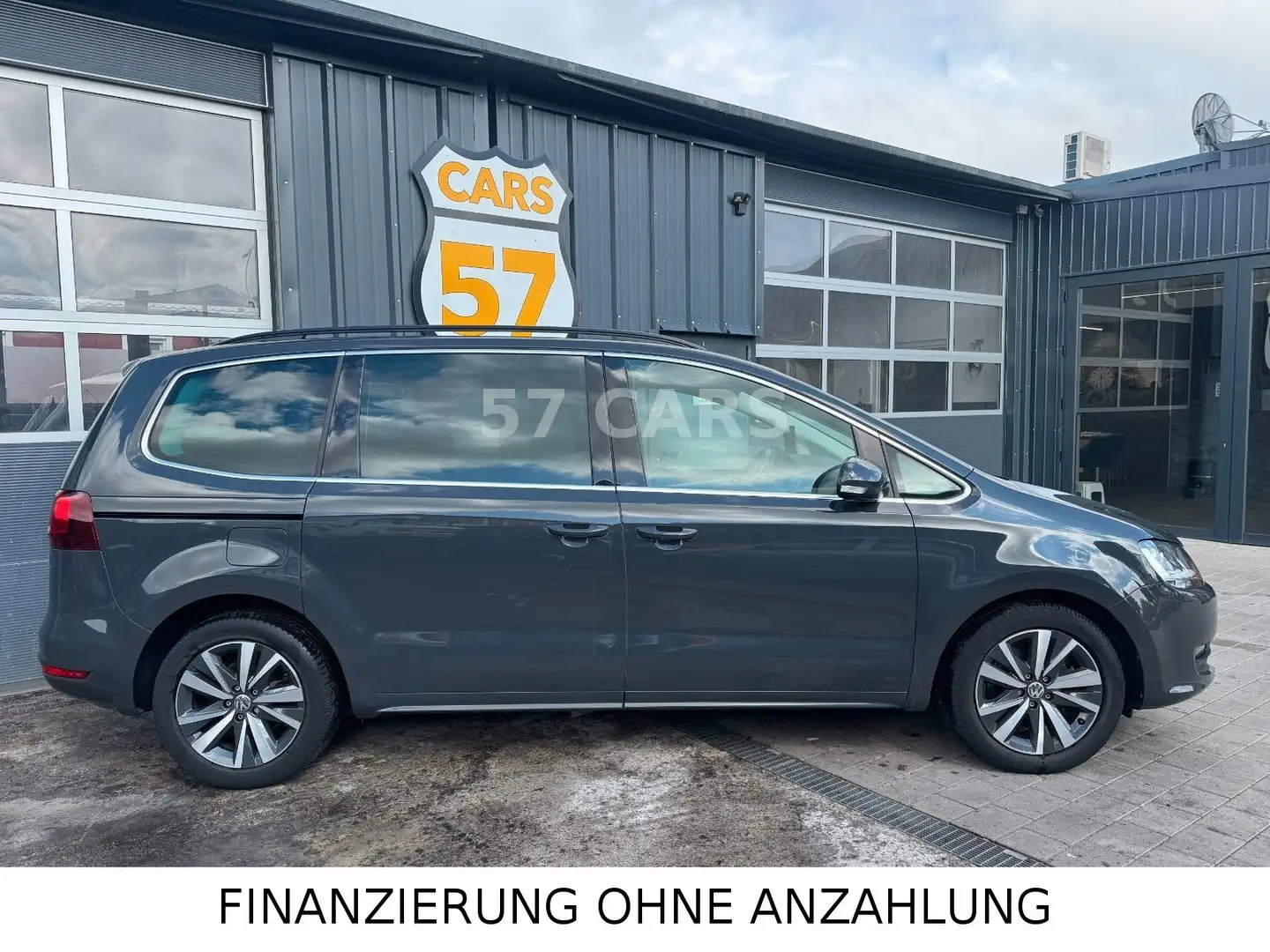 Volkswagen Sharan 2.0 TDI SCR DSG 7-SITZER+KAMERA+AUTOMATIK Grau - 2