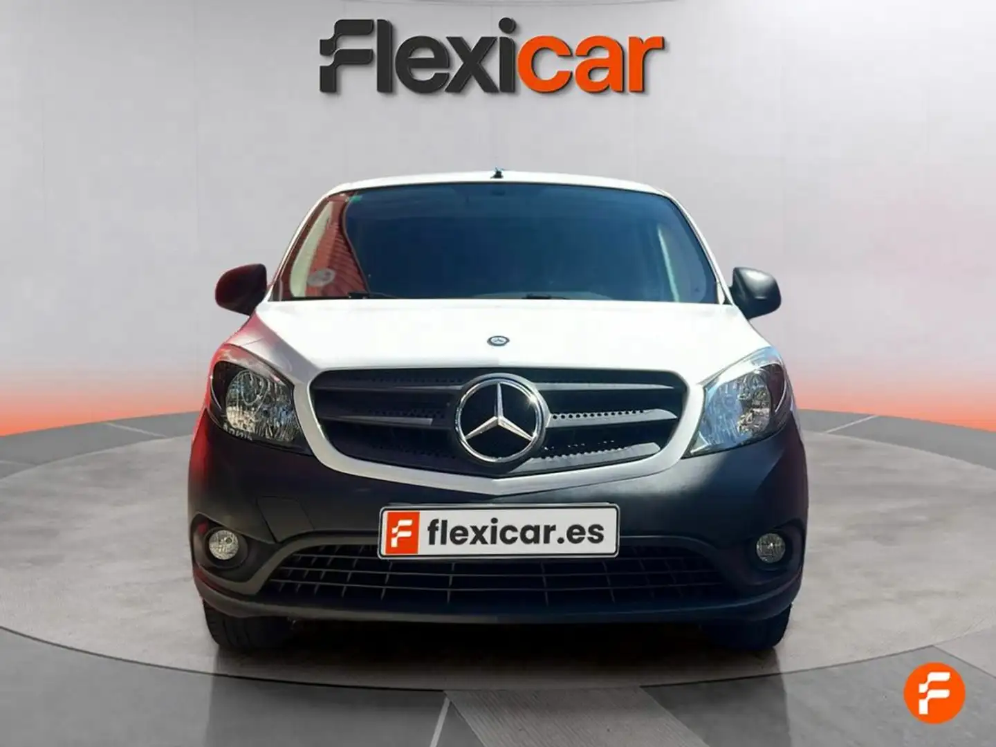 Mercedes-Benz Citan 109 CDI Tourer Plus Largo - 5P (2015) Blanco - 2