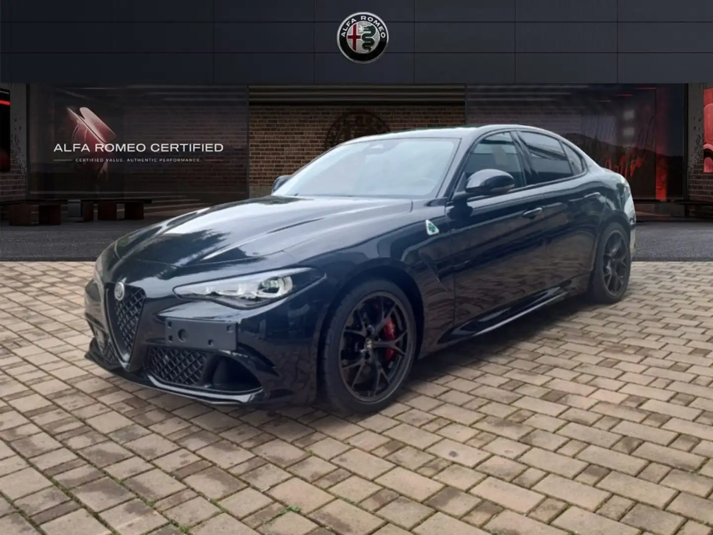 Alfa Romeo Giulia 2.9 V6 Bi-Turbo AT8 Quadrifoglio Noir - 1