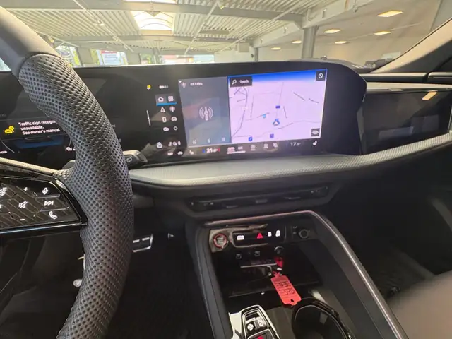 Audi Q5 view 4