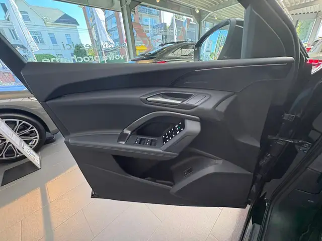 Audi Q5 view 5