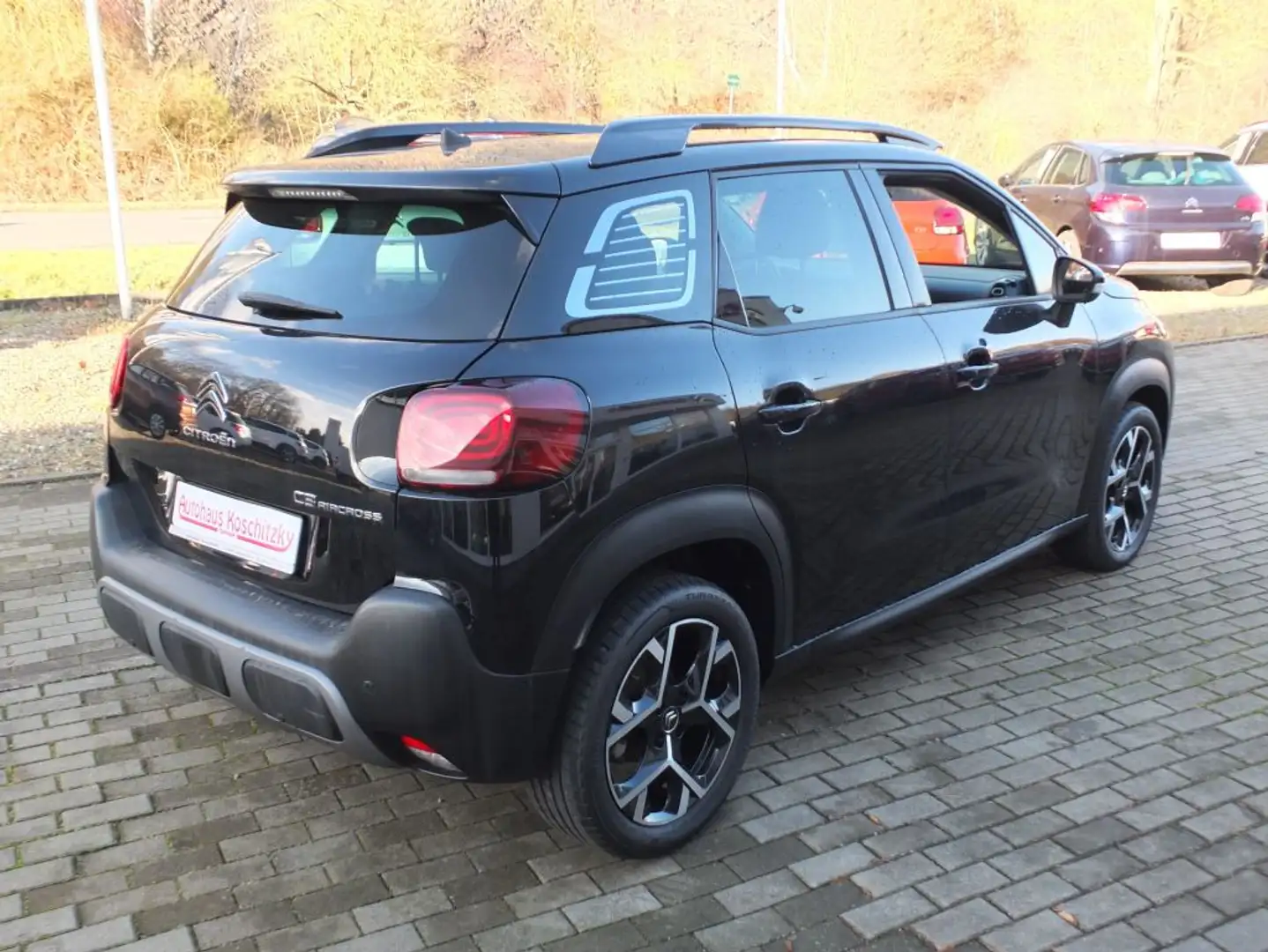 Citroen C3 Aircross BlueHDI 120 Stop & Start EAT6 SHINE PACK Schwarz - 2