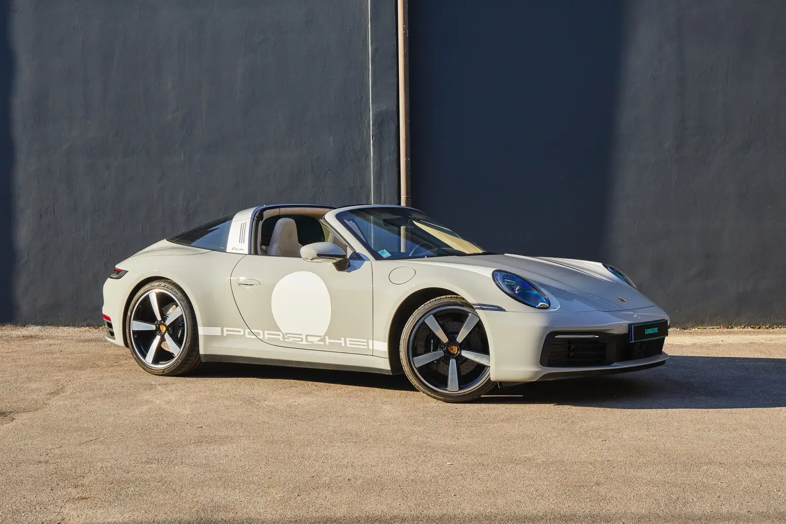 Porsche 992 Targa Heritage Design Edition Grijs - 1