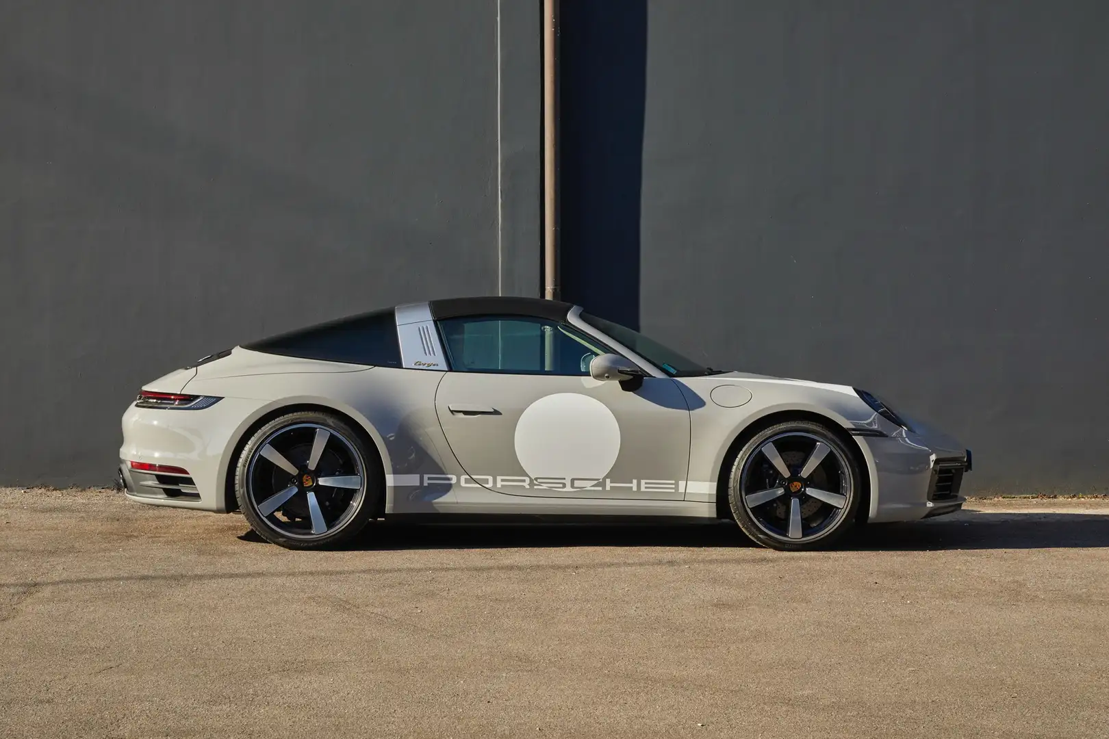 Porsche 992 Targa Heritage Design Edition Grijs - 2