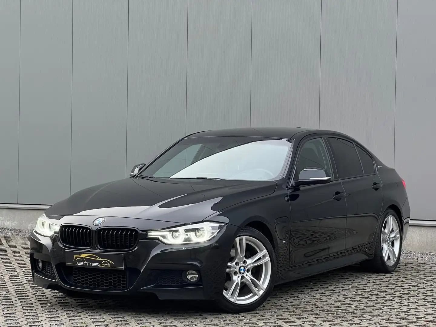 BMW 330 e iPerformance M Sport- BTW! Navi- Cam- Garantie! Zwart - 1