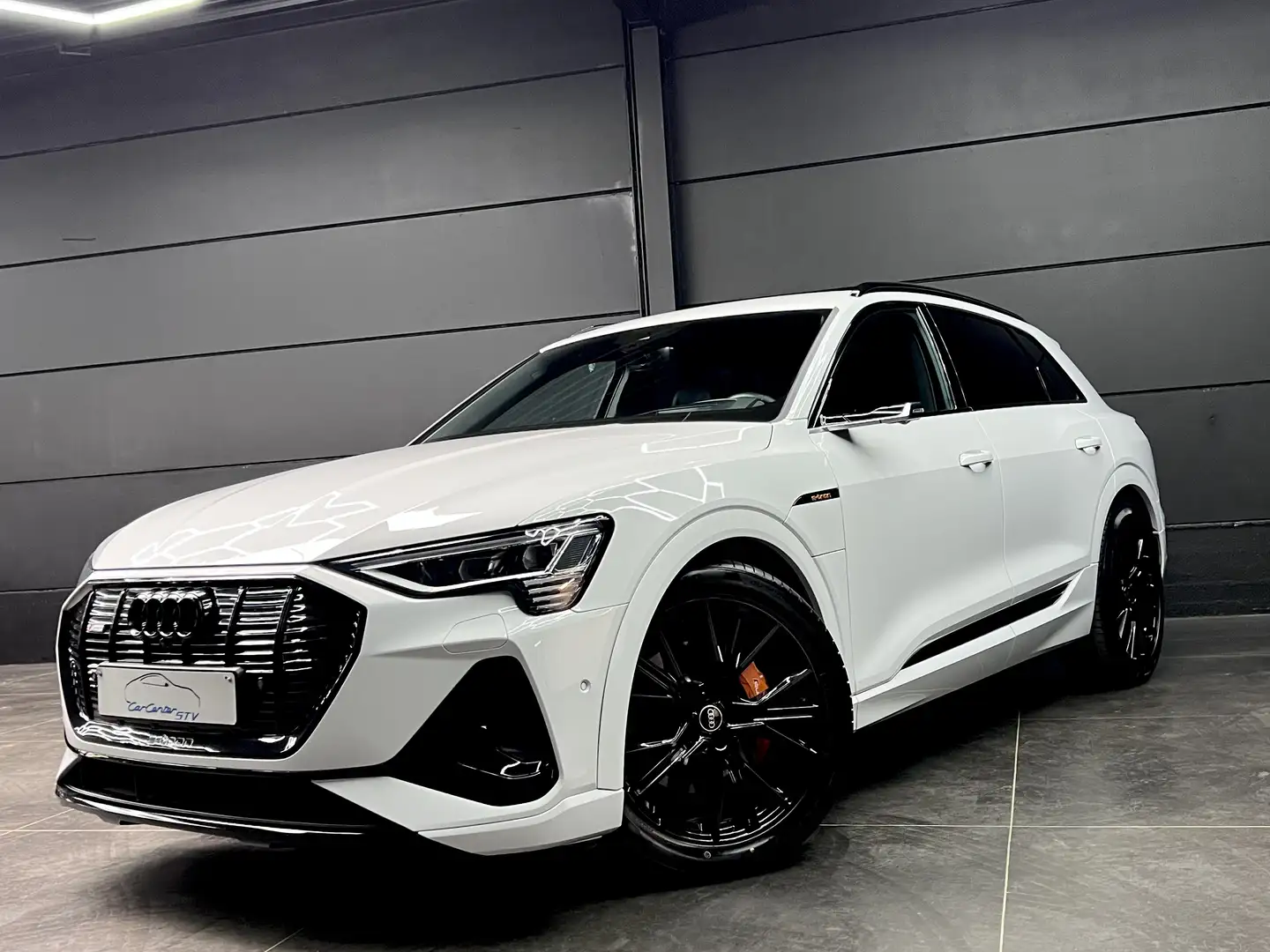 Audi e-tron 55 Quattro S line 95 kWh / 17778 km / 2023 Wit - 1