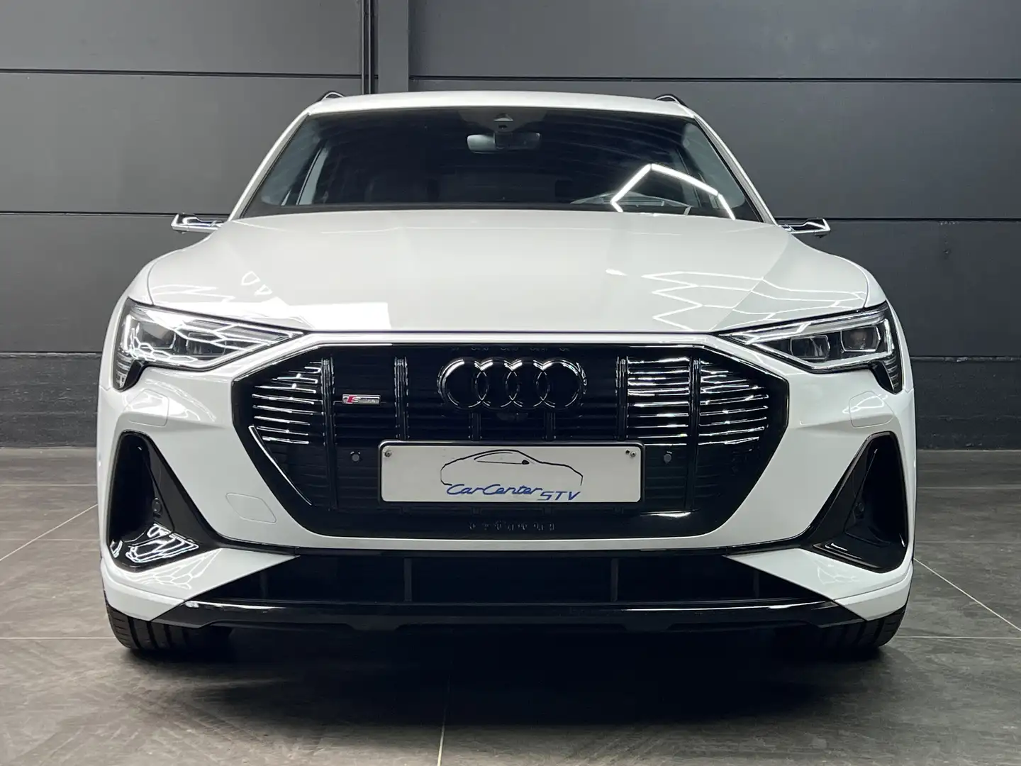Audi e-tron 55 Quattro S line 95 kWh / 17778 km / 2023 Wit - 2