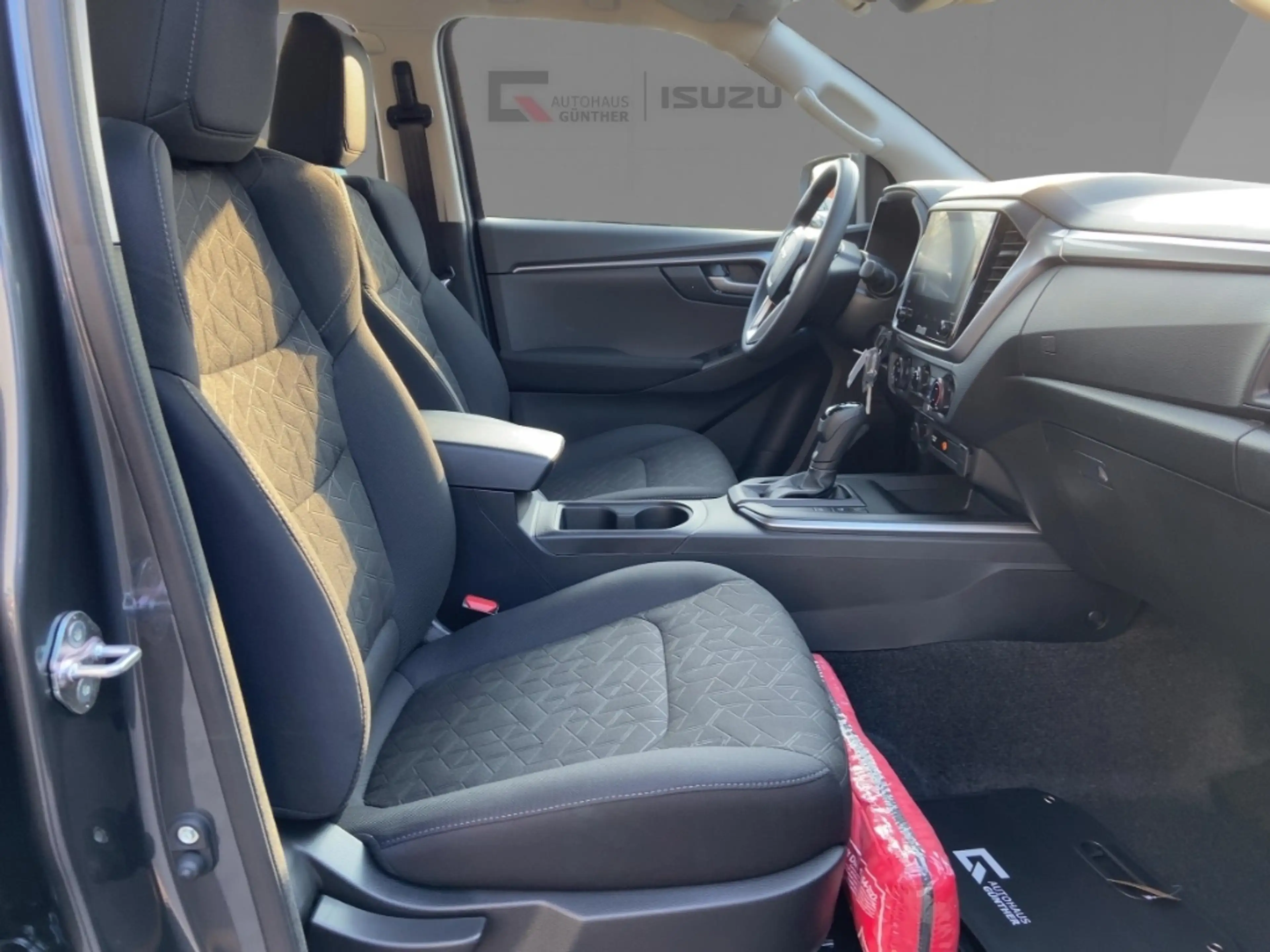 Isuzu D-Max Double Cab 4x4 LS 163PS Automatik/Winter/RFK — photo 10