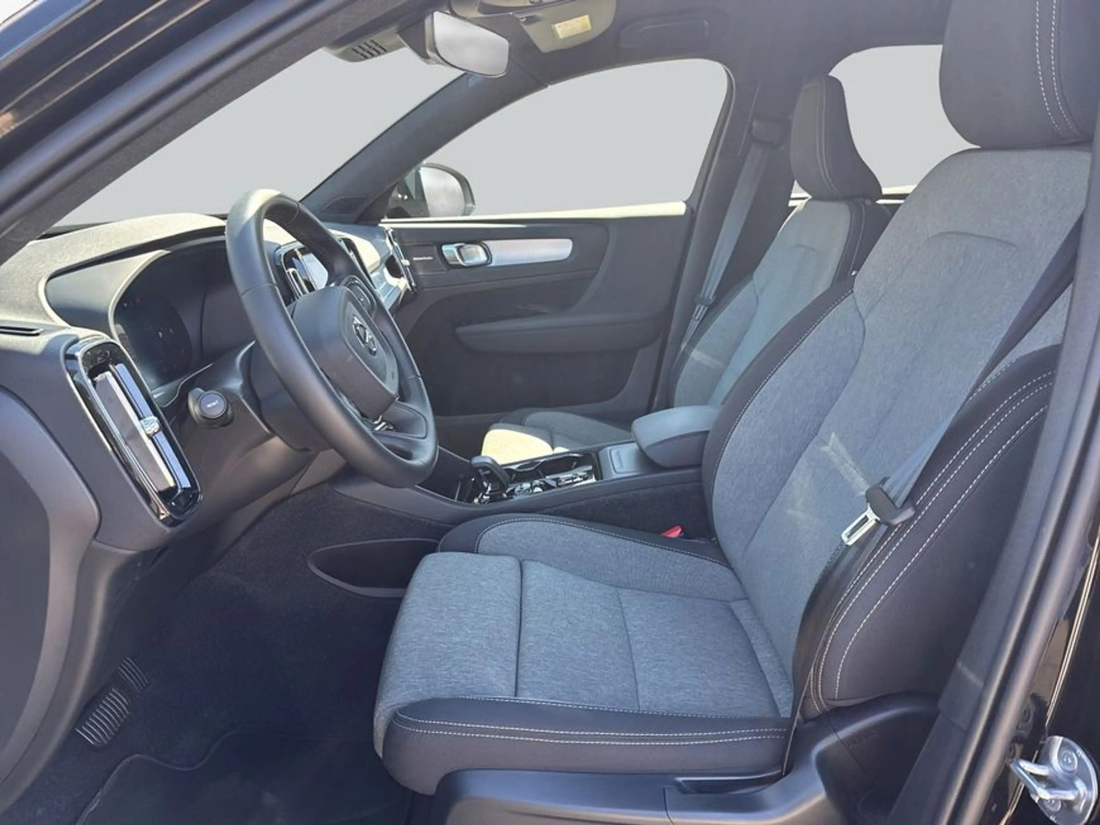 Volvo XC40 XC40 B3 B DKG Plus Black Edition — photo 9