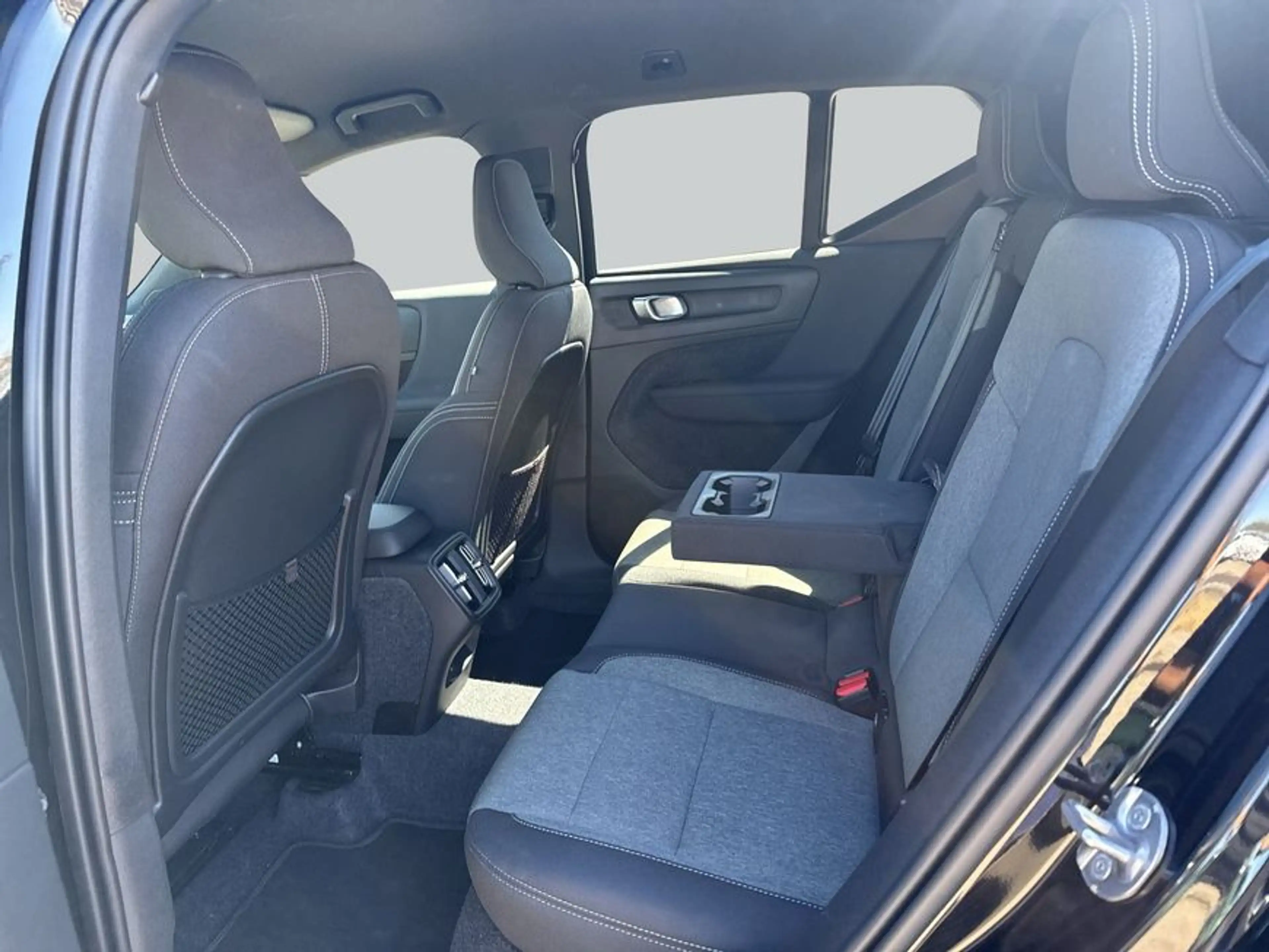 Volvo XC40 XC40 B3 B DKG Plus Black Edition — photo 11