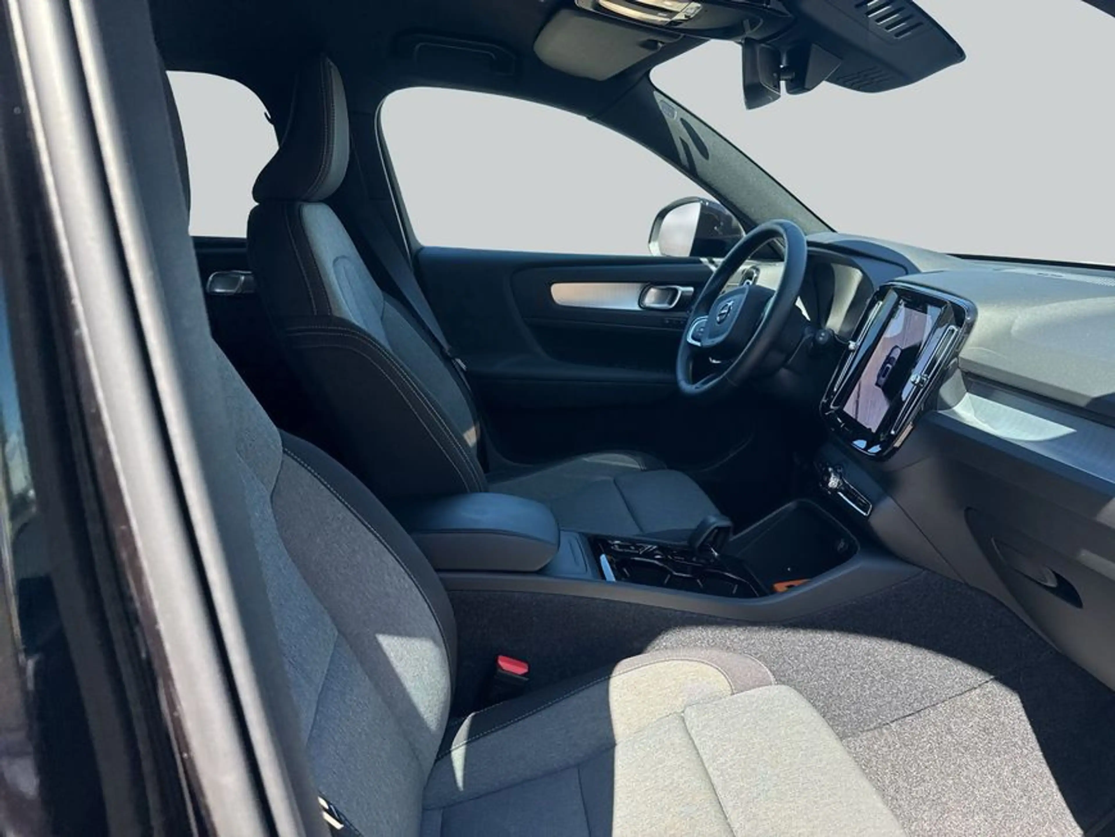 Volvo XC40 XC40 B3 B DKG Plus Black Edition — photo 12