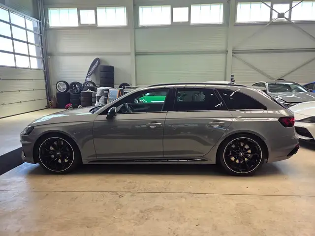 Audi RS4 view 15