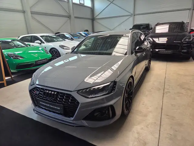 Audi RS4 view 5