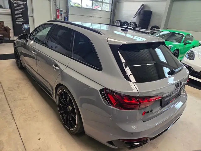 Audi RS4 view 14