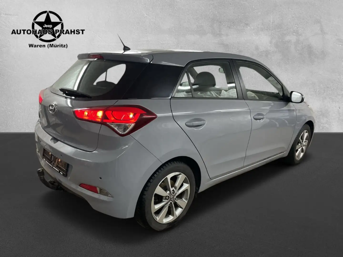 Hyundai i20 Trend 1.2 Klima Sitzh. PDC Alu  AHK Grau - 2