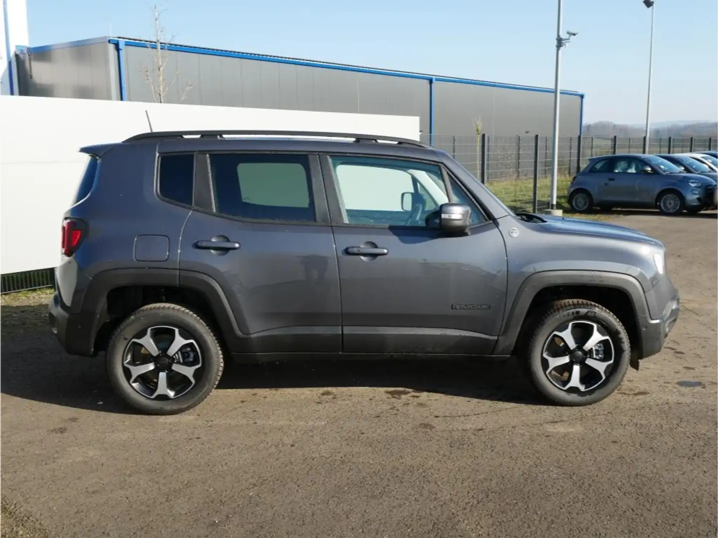 Jeep Renegade TRAILHAWK PHEV 4Xe 240PS AT 1.3 T4 LED NAVI SCHIEB siva - 2
