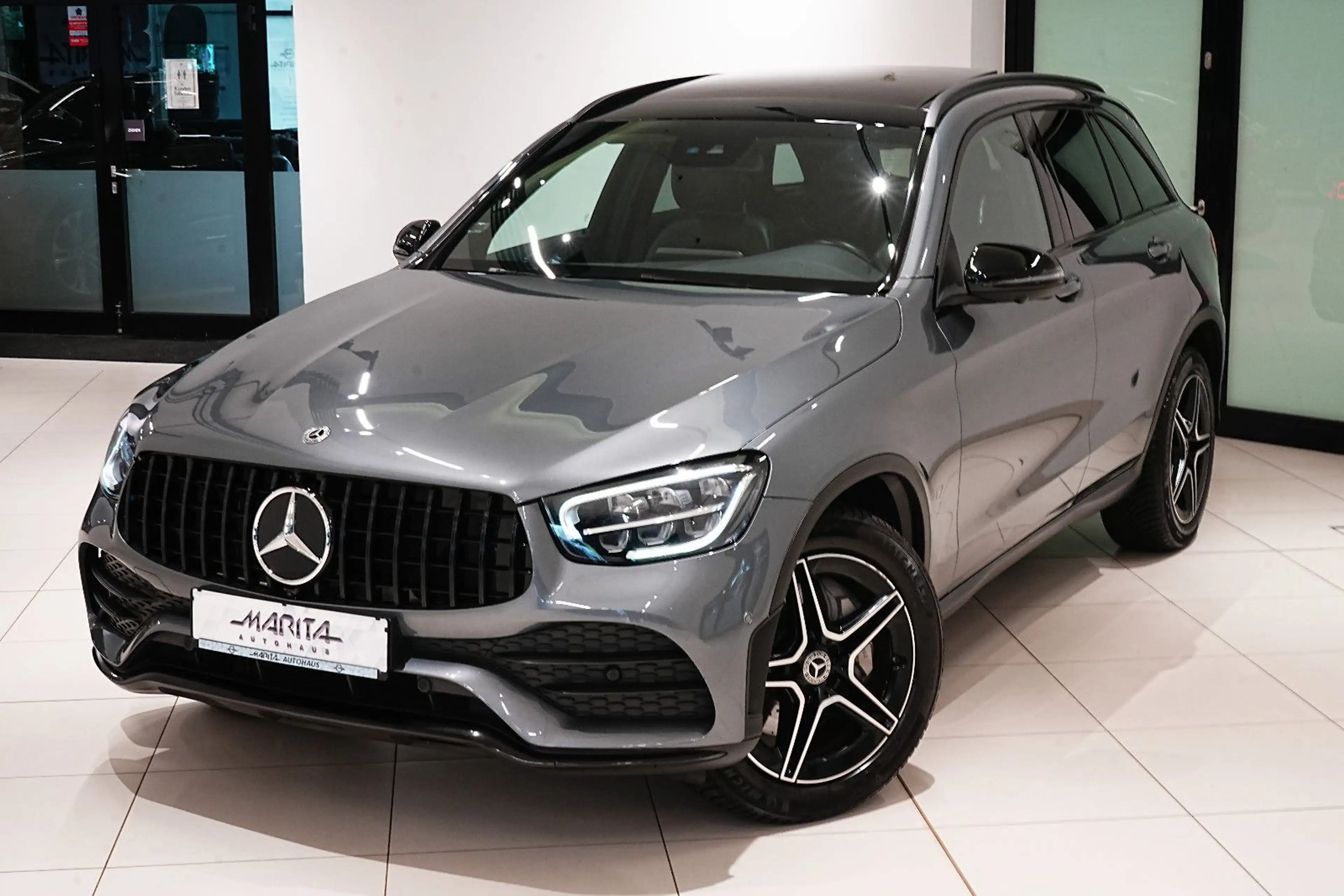 Mercedes-Benz GLC 300 |AMG|DISTR|360°|BURMES|PANORAMA|ANHÄNGER|