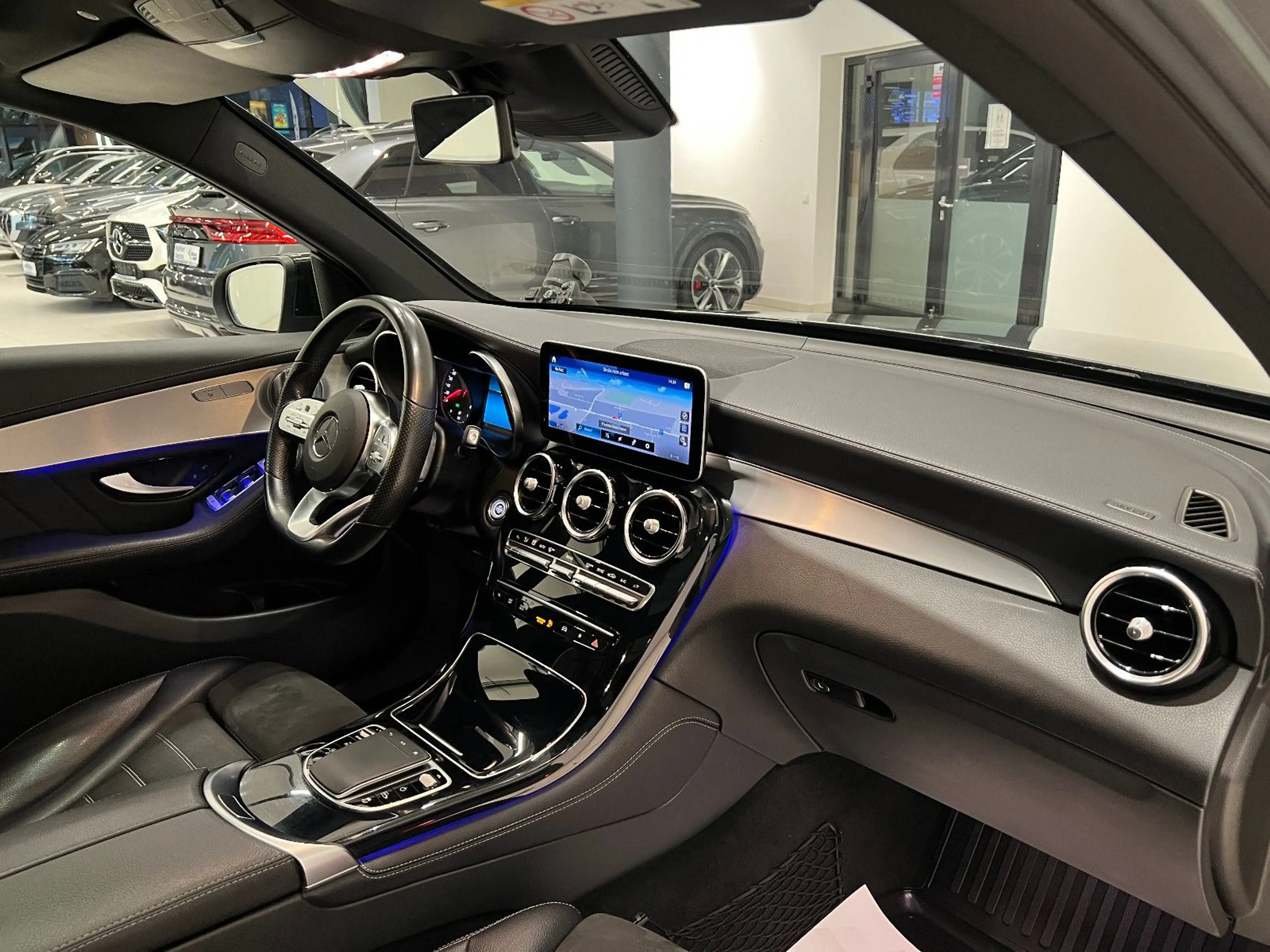 Mercedes-Benz GLC 300 |AMG|DISTR|360°|BURMES|PANORAMA|ANHÄNGER| — photo 4