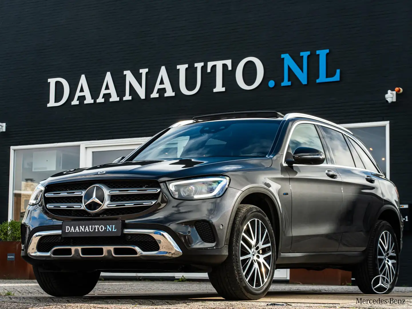 Mercedes-Benz GLC 300 GLC300e 4MATIC Luxury Pano Rij-assist Keyless Gris - 1