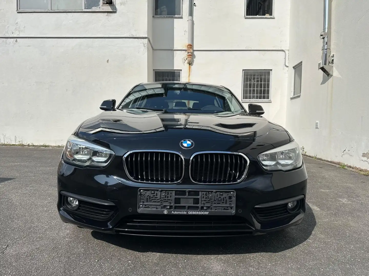 BMW 118 118i Schwarz - 1